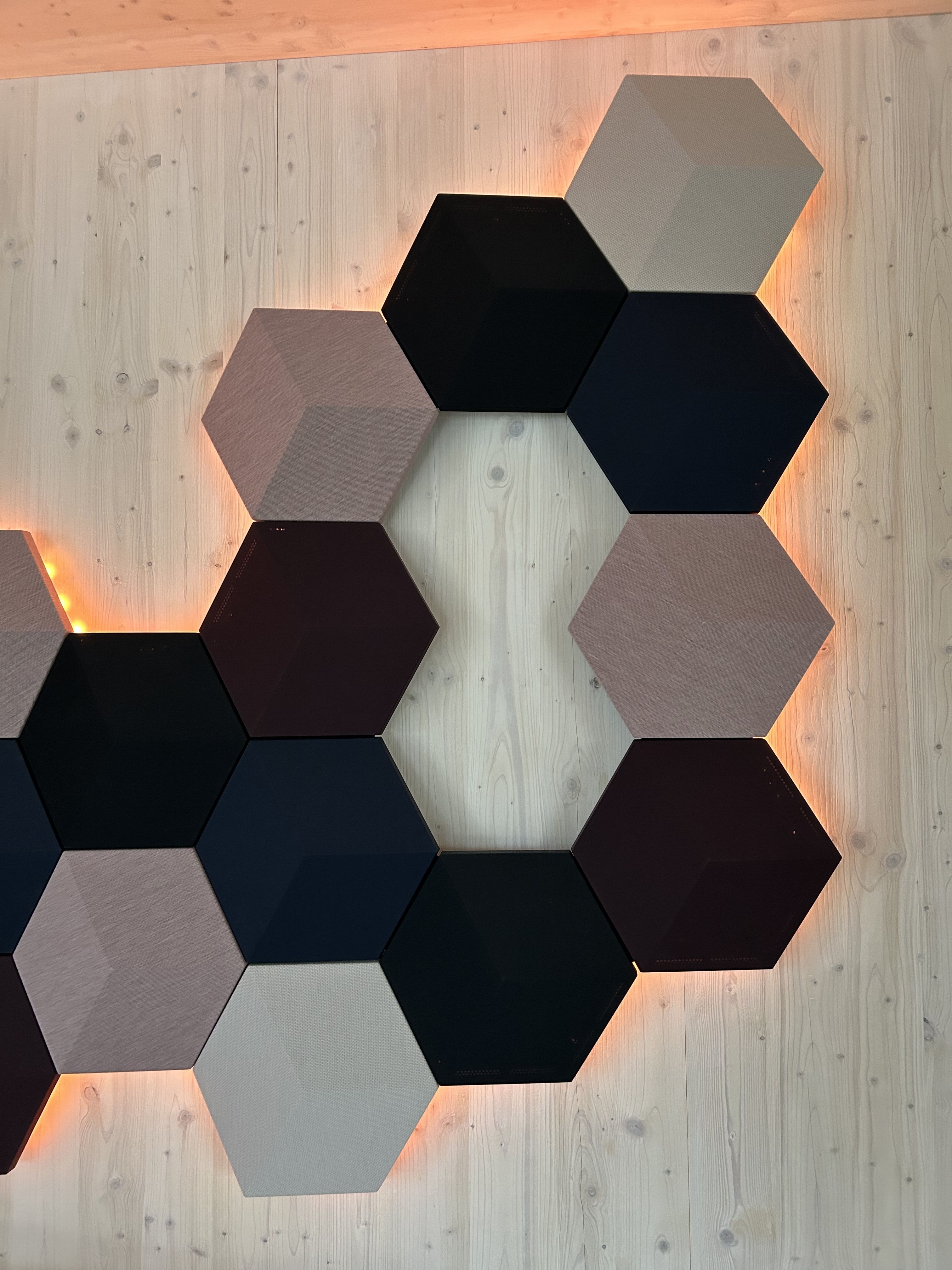 BeoSound Shape mit LED-Konstruktion