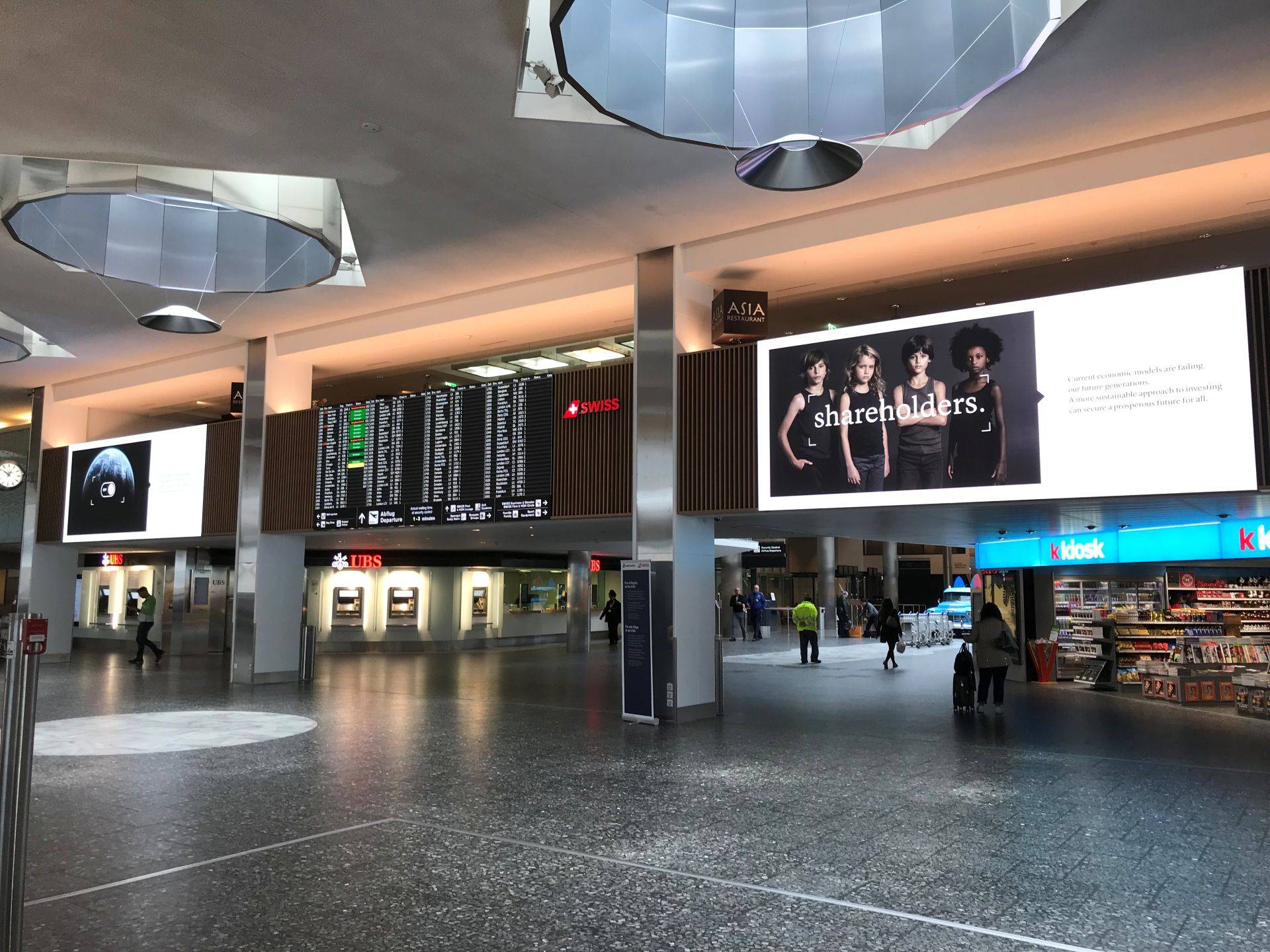 LED-Anzeigewänden Check-In 1 Flughafen Zürich